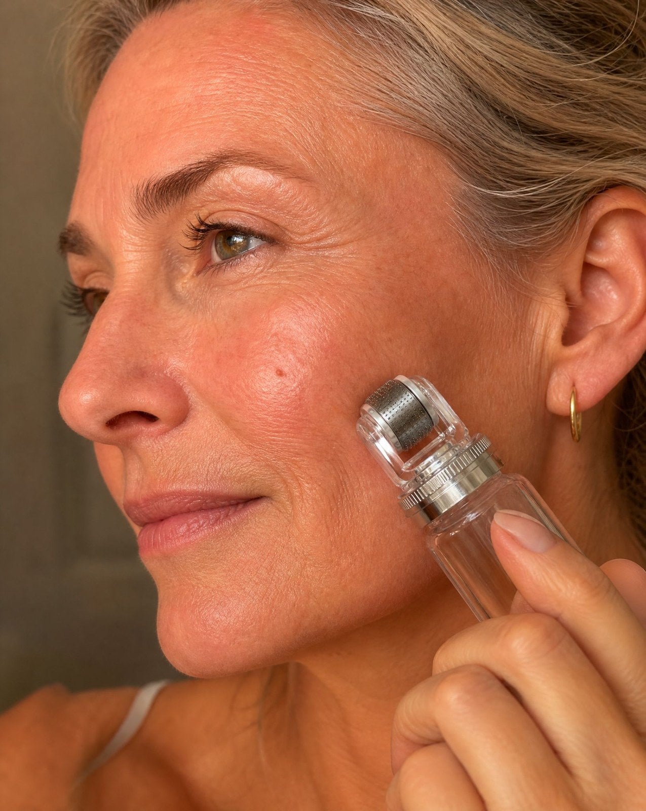 Rolling the SkinBelow dome across the cheekbone